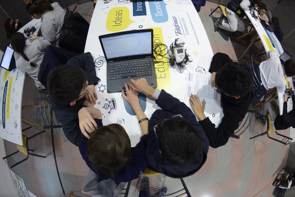 Resultado de imagen para talleres tecnolÃ³gicos para escuelas de FundaciÃ³n TelefÃ³nica Movistar